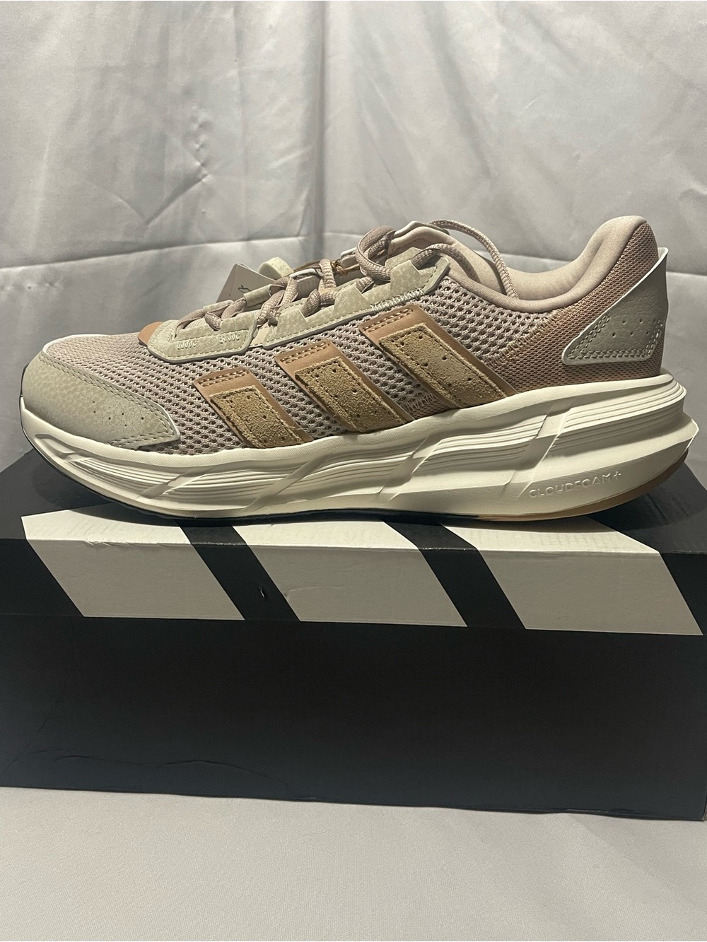 Adidas Astrastar Running Shoes Men's Size 10 Beige Tan JQ6081 New In Box NIB
